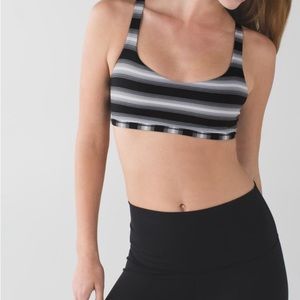 Lululemon Free To Be *Wild
Capilano Stripe Black White Size 8